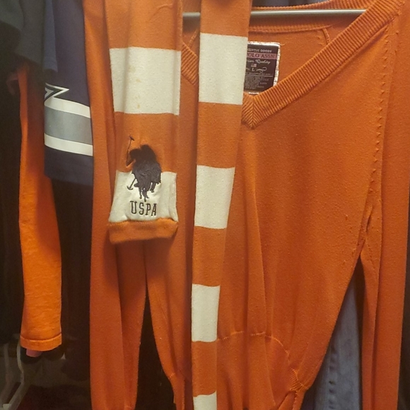 Sweater - Picture 3 of 3